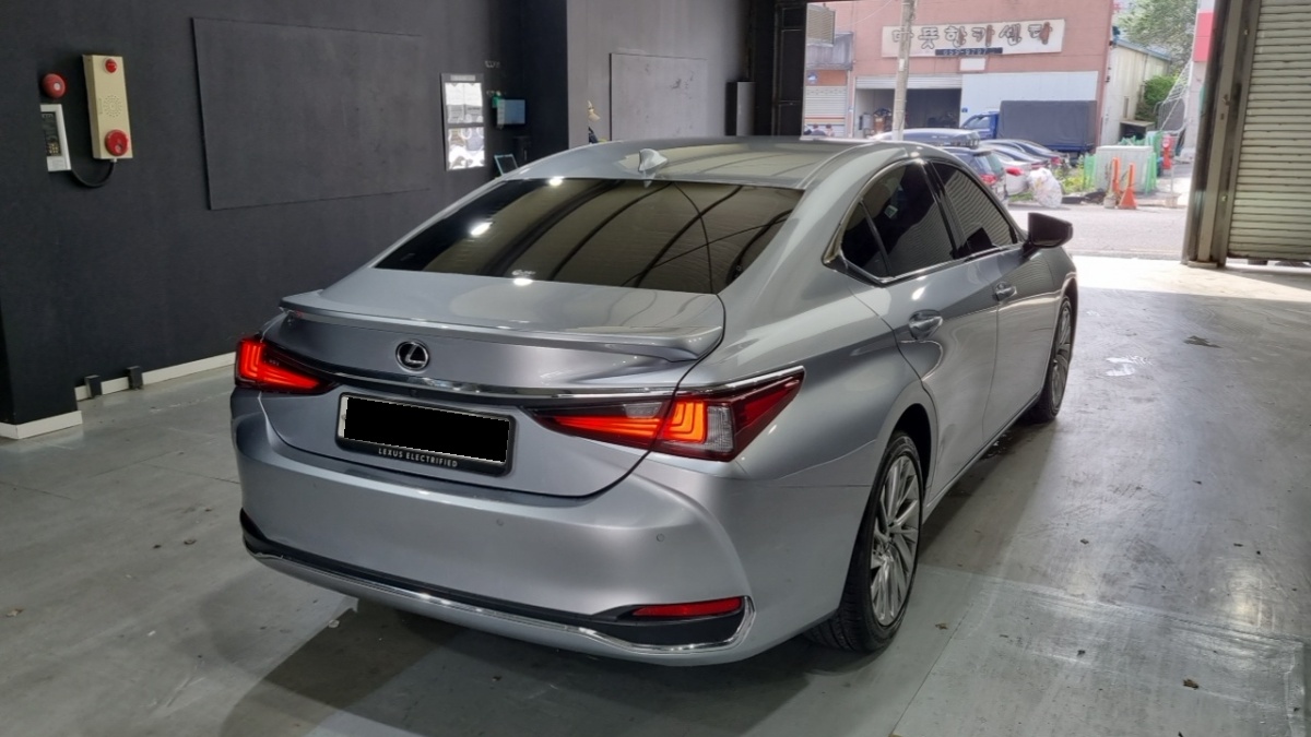 Lexus ES, 2023 — фото 4 из 12