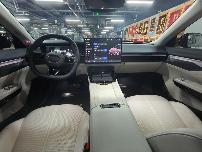 Lynk & Co 07 EM-P Hybrid, 2025 — фото 10 из 12