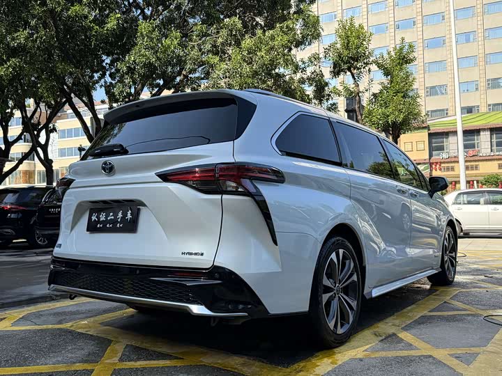 Toyota Granvia, 2023 — фото 6 из 9