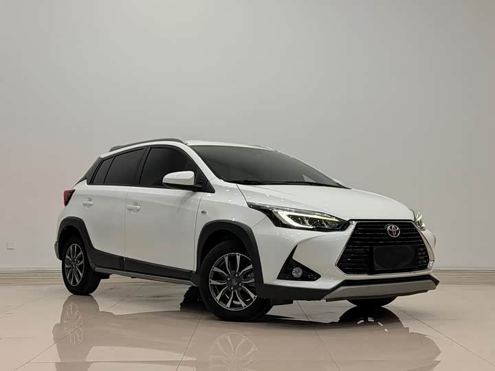 Toyota Yaris L Hatchback, 2022 — купить в Санкт-Петербурге под ключ