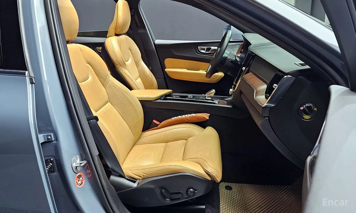 Volvo XC60, 2022 — фото 10 из 12