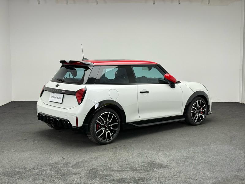 Mini Mini JCW, 2024 — фото 4 из 9