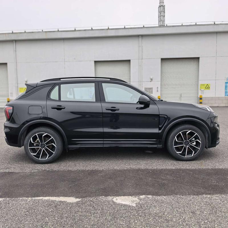 Lynk & Co 01 EM-P Hybrid, 2023 — фото 7 из 12