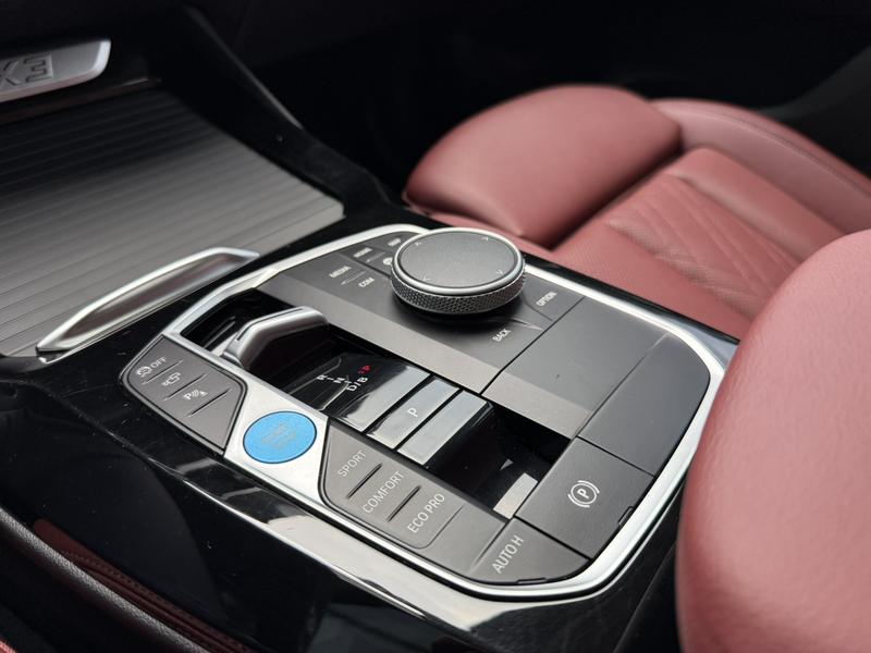 BMW iX3, 2022 — фото 11 из 12