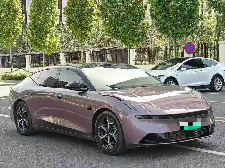 Lynk & Co 30 EM-P Hybrid, 2025 — фото 3 из 7