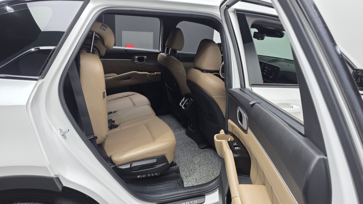 Kia Sorento, 2023 — фото 11 из 12
