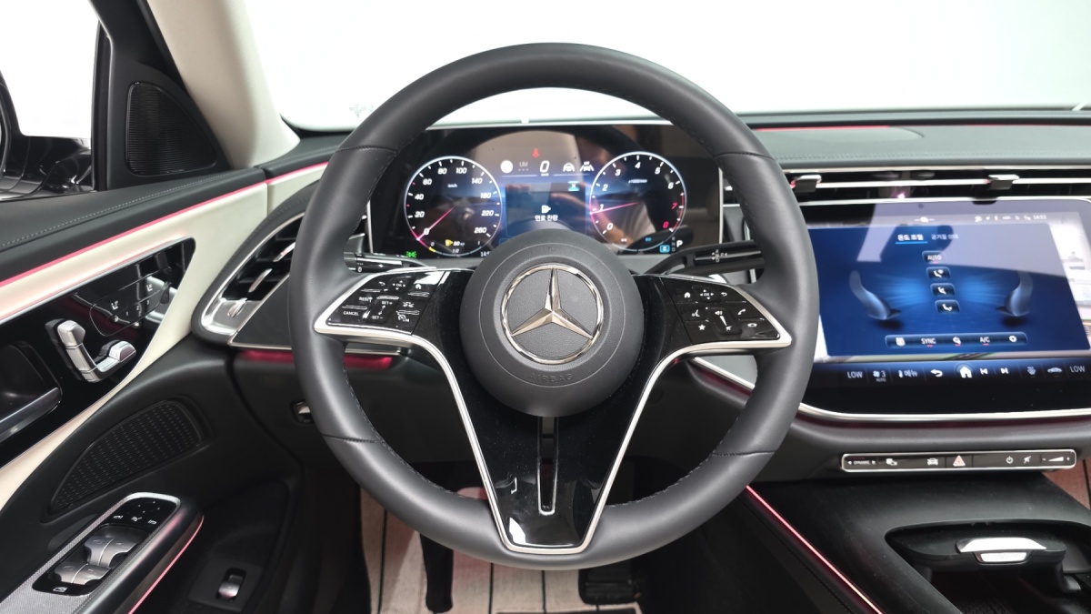 Mercedes-Benz E-Class, 2024 — фото 12 из 12