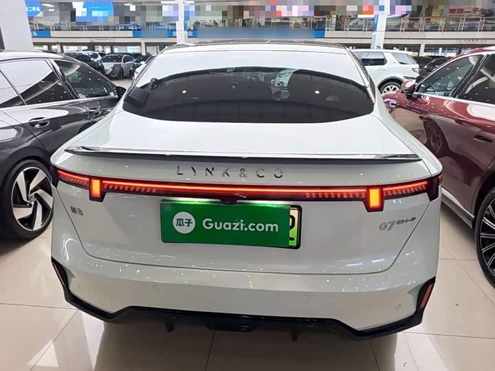 Lynk & Co 07 EM-P Hybrid, 2025 — фото 6 из 9