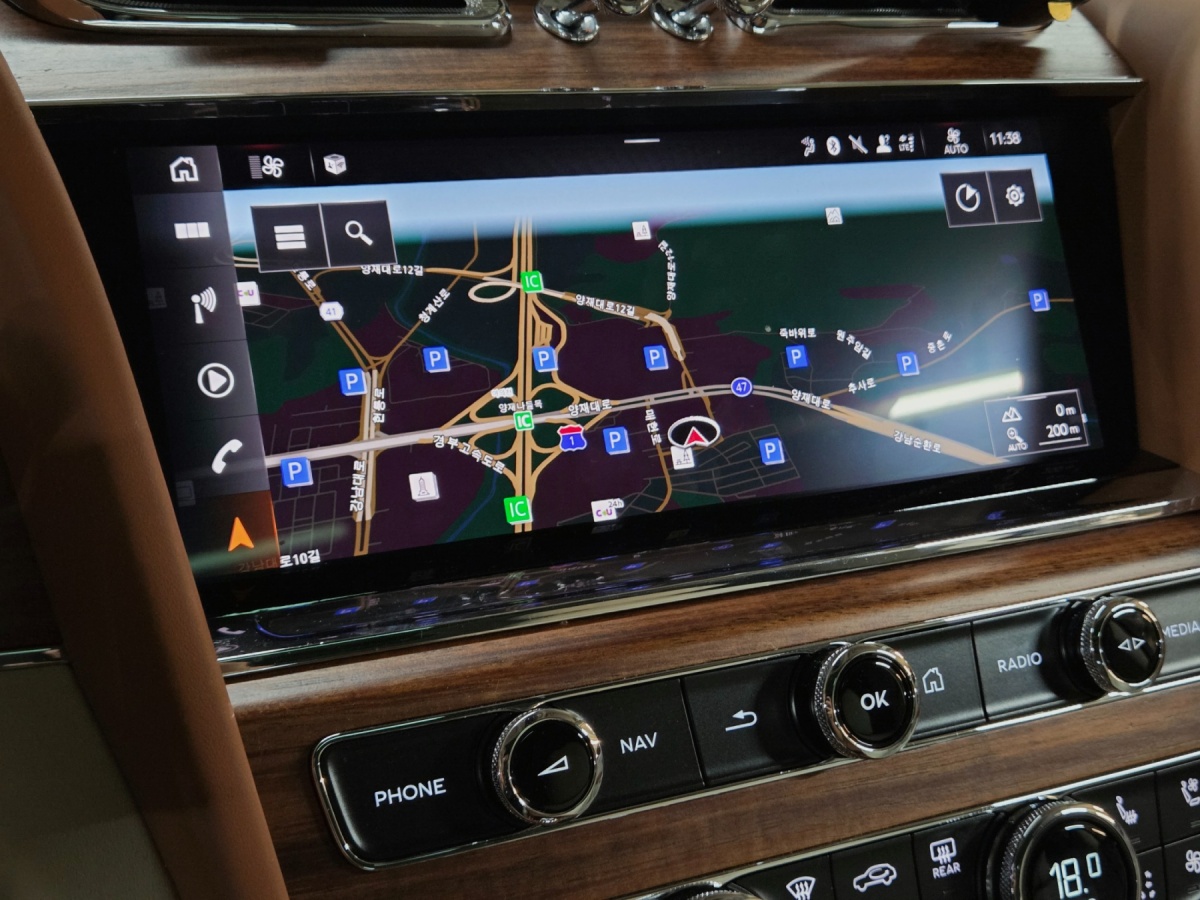 Bentley Bentayga, 2023 — фото 10 из 12