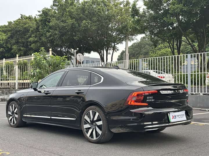 Volvo S90 Hybrid, 2024 — фото 7 из 9