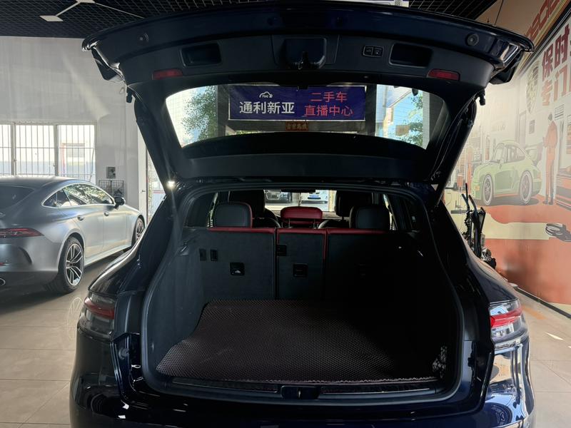 Porsche Macan, 2023 — фото 10 из 11