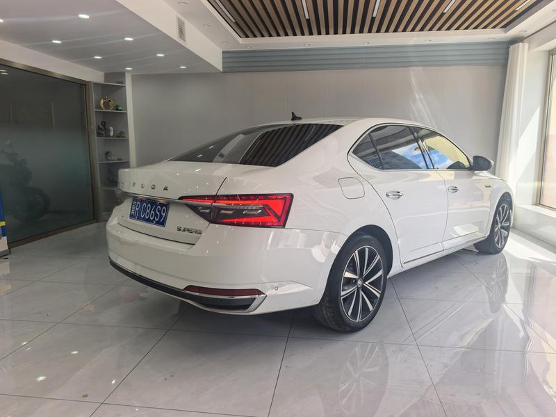 Skoda Superb, 2022 — фото 6 из 12
