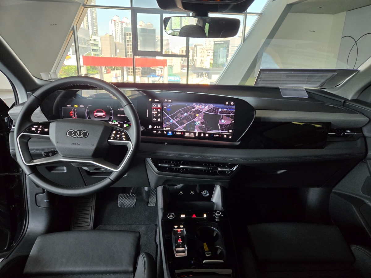 Audi Q6 e-tron, 2025 — фото 8 из 12