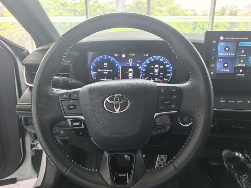 Toyota Camry, 2024 — фото 11 из 12