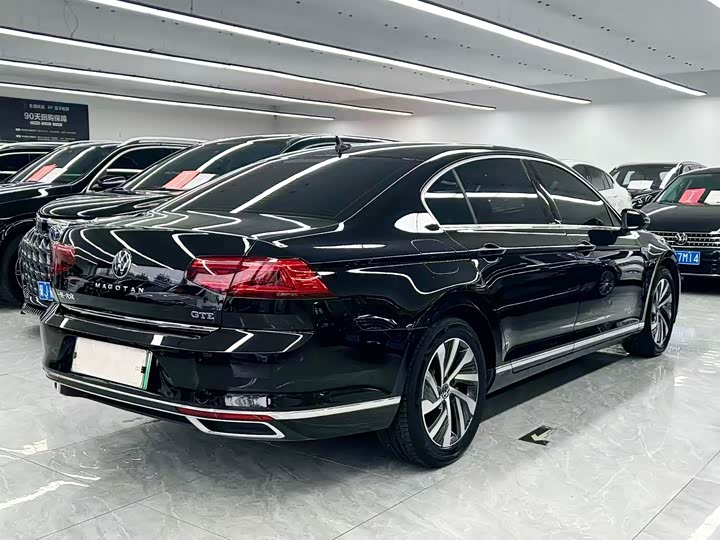 Volkswagen Magotan GTE Hybrid, 2023 — фото 6 из 9