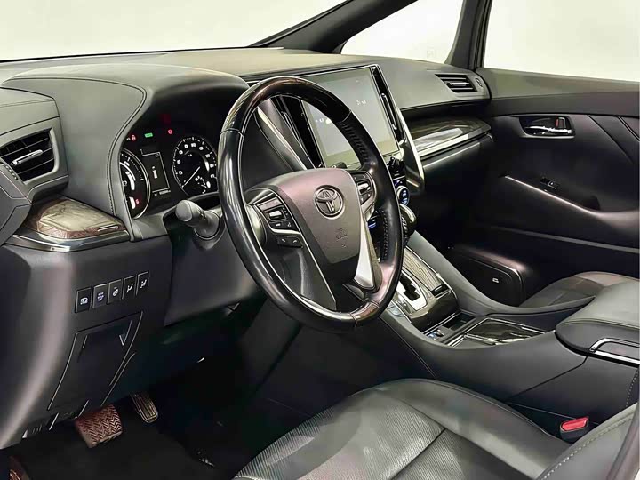 Toyota Alphard, 2022 — фото 9 из 9