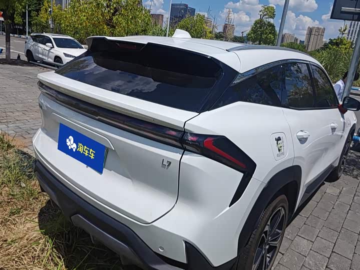 Geely Galaxy L7, 2024 — фото 3 из 9