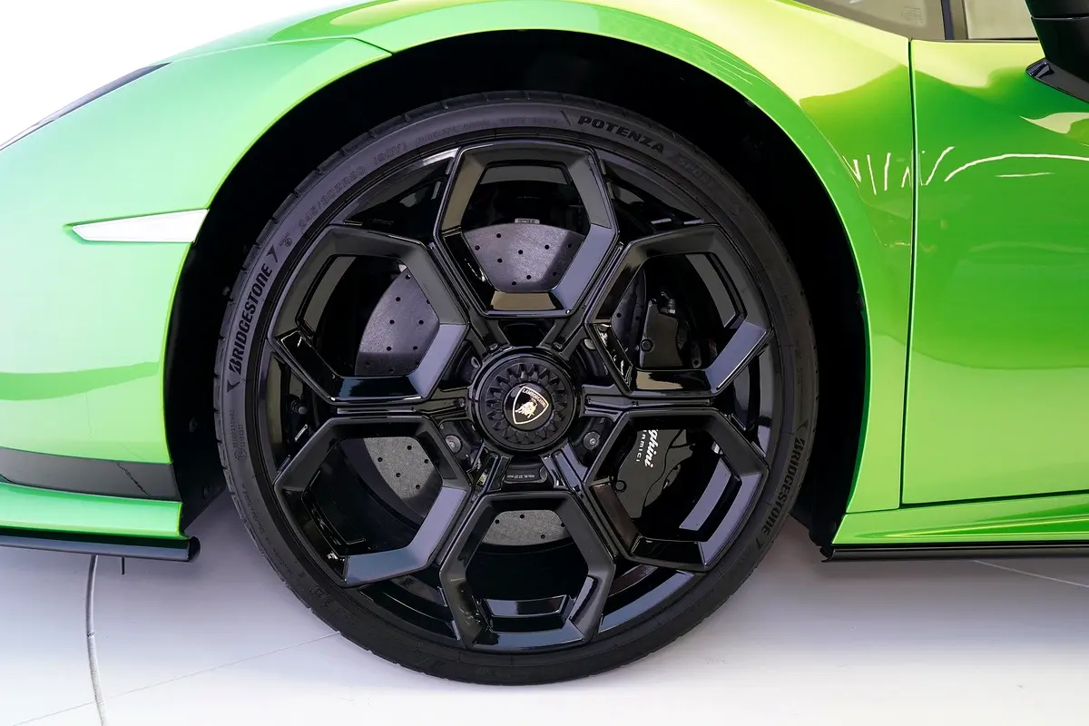 Lamborghini Huracan, 2024 — фото 8 из 10