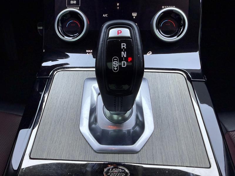 Land Rover Range Rover Evoque L, 2023 — фото 11 из 12