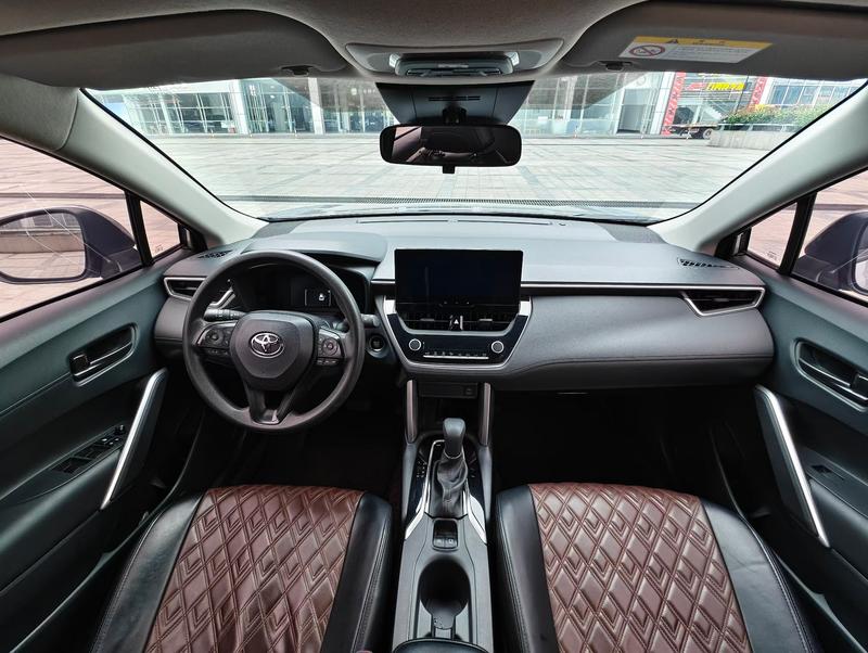 Toyota Corolla Cross, 2023 — фото 7 из 10