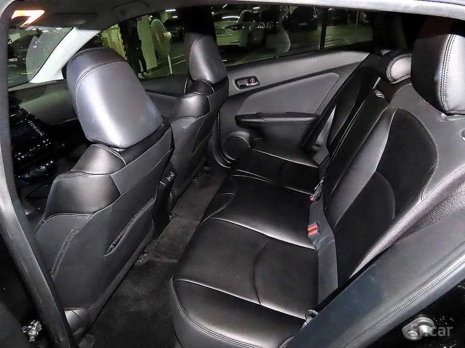 Toyota Prius, 2021 — фото 7 из 12