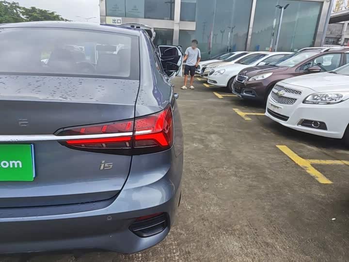 Roewe i5, 2021 — фото 8 из 9