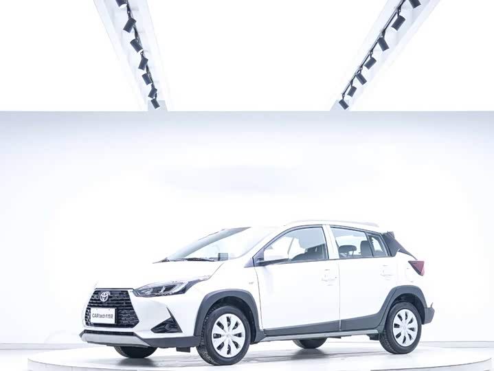 Toyota Yaris L Hatchback, 2022 — купить в Санкт-Петербурге под ключ