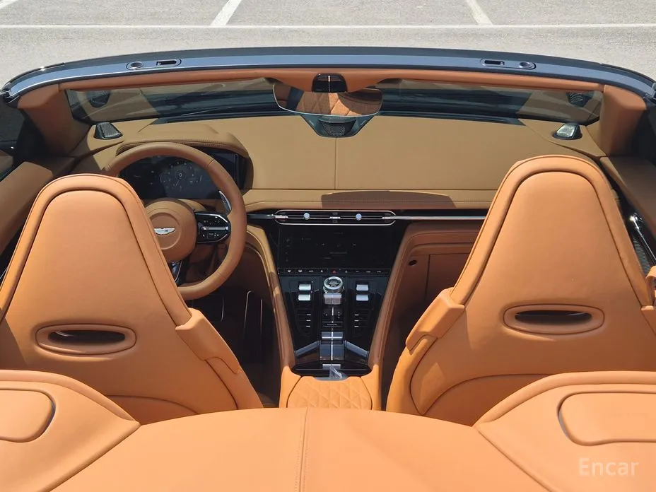 Aston Martin DB12, 2025 — фото 7 из 12