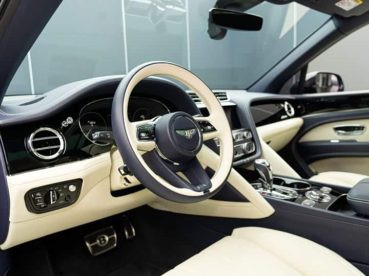 Bentley Bentayga, 2024 — фото 9 из 9