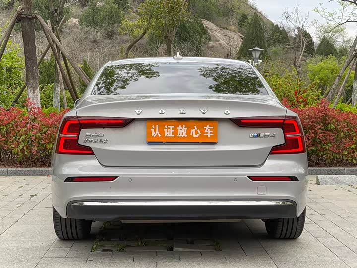 Volvo S60, 2023 — фото 8 из 9