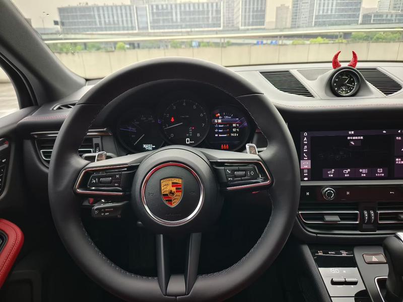 Porsche Macan, 2023 — фото 6 из 9