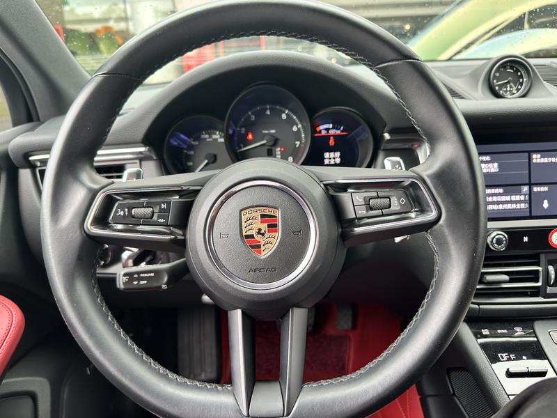 Porsche Macan, 2023 — фото 10 из 12