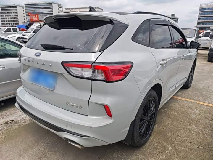 Ford Escape, 2023 — фото 7 из 9