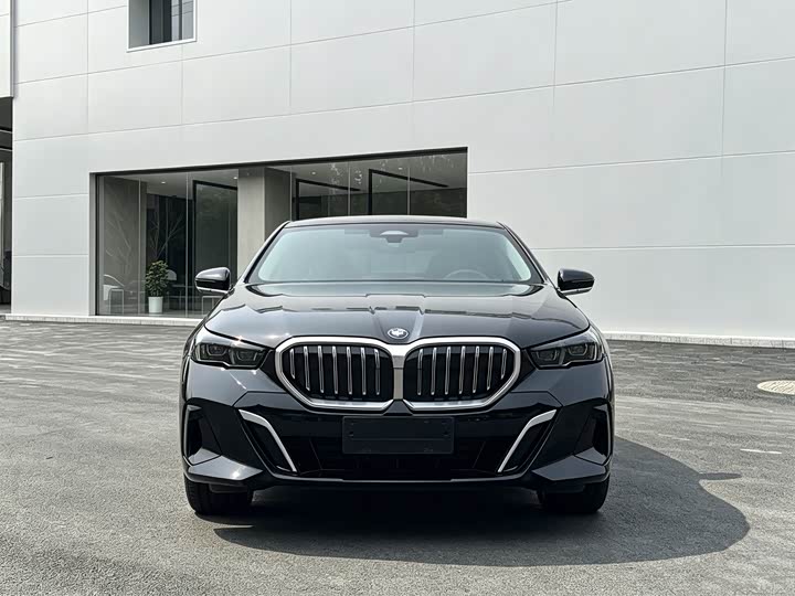 BMW 5 Series, 2024 — фото 2 из 9