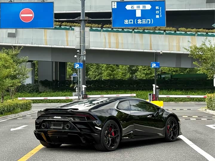 Lamborghini Huracán, 2023 — фото 7 из 9
