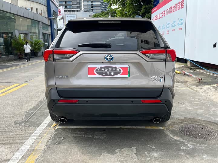 Toyota RAV4 Hybrid, 2021 — фото 7 из 9