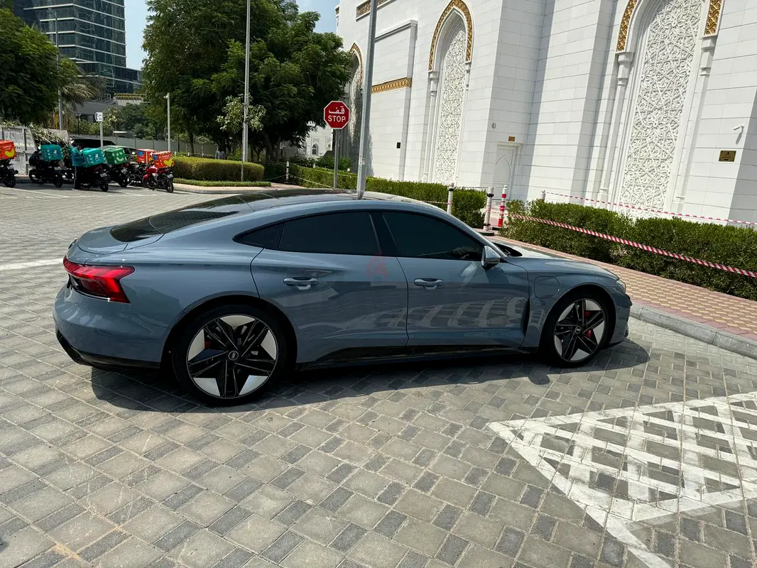 Audi e-tron GT, 2023 — фото 2 из 6
