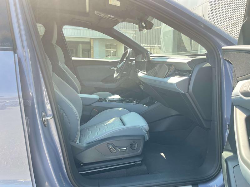 Audi Q6L e-tron, 2025 — фото 7 из 10