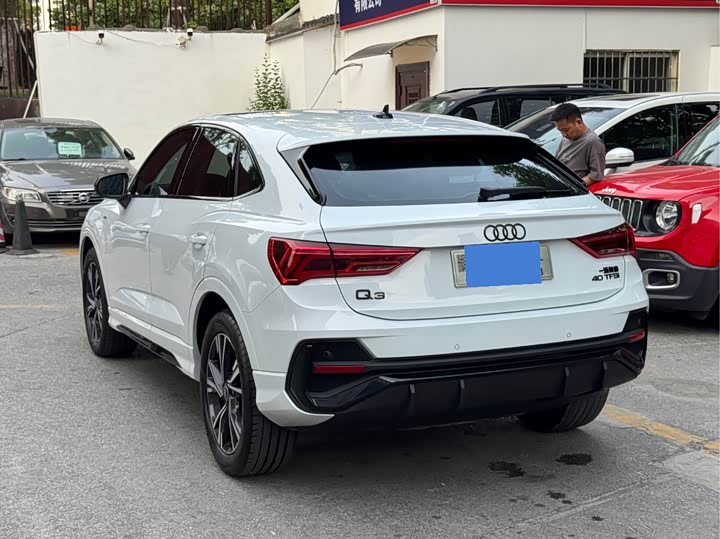 Audi Q3 Sportback, 2023 — фото 3 из 9