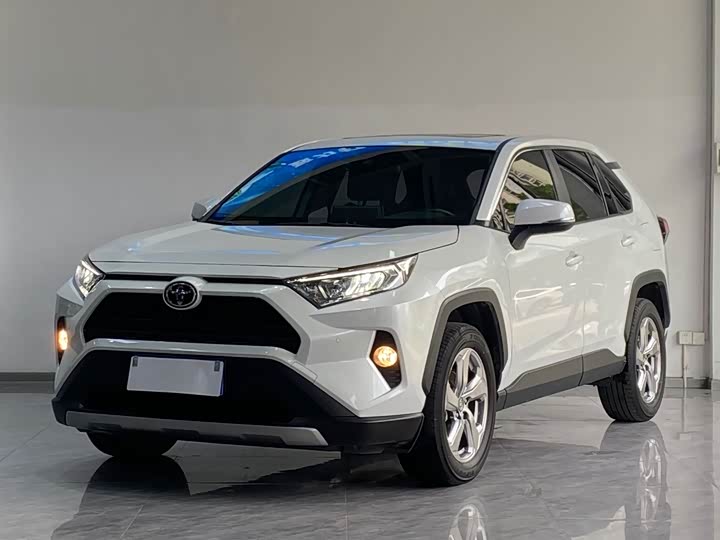 Toyota RAV4, 2022 — купить в Смоленске под ключ