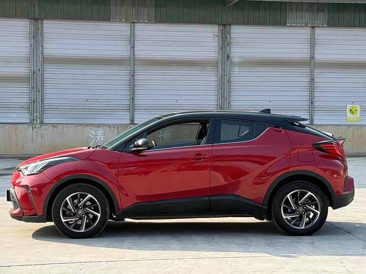 Toyota C-HR, 2022 — фото 4 из 9