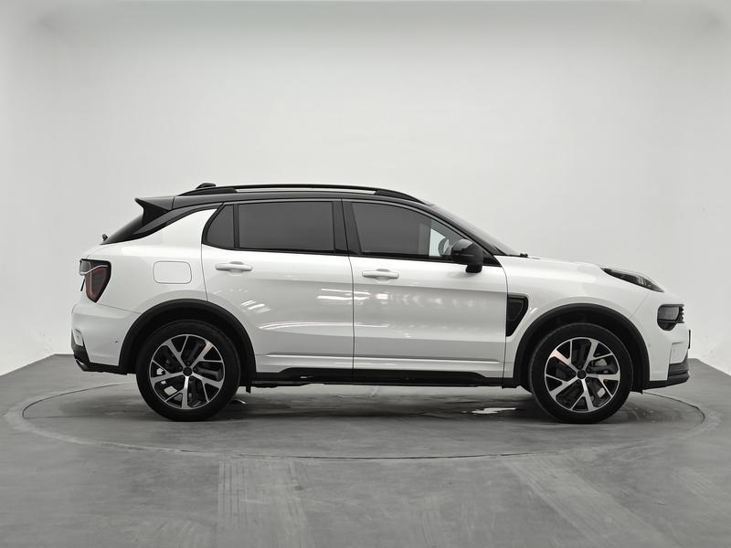 Lynk & Co 01 EM-P Hybrid, 2021 — фото 8 из 12