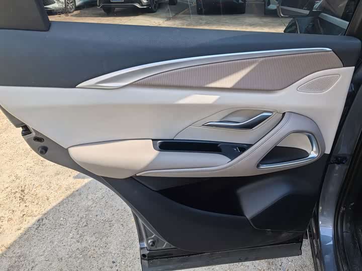 BYD Song Pro Hybrid, 2024 — фото 6 из 9