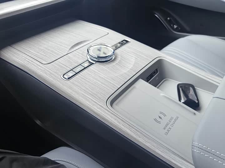 Geely Galaxy E8, 2023 — фото 6 из 9