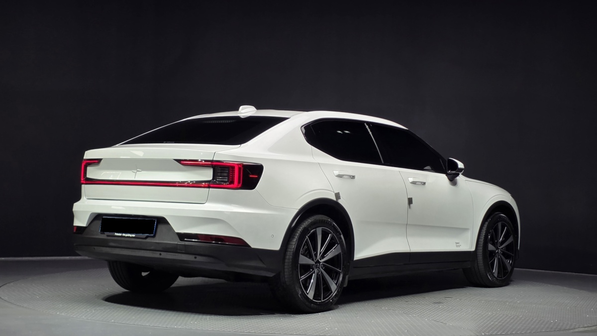 Polestar 2, 2022 — фото 2 из 12