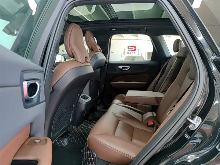 Volvo XC60, 2024 — фото 10 из 12