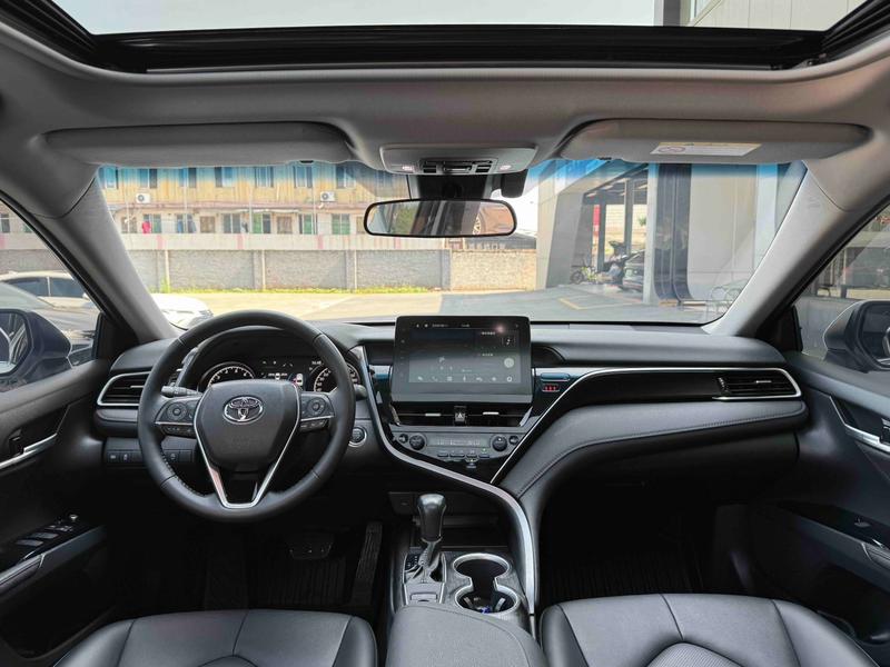 Toyota Camry, 2023 — фото 7 из 10