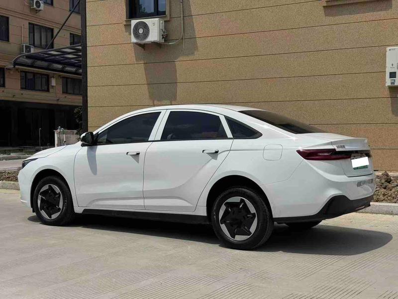 Geely Geometry A, 2023 — фото 4 из 10