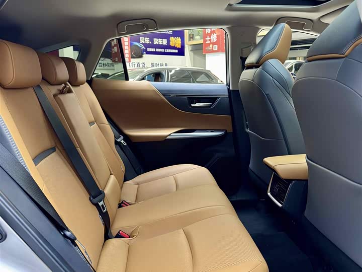 Toyota Venza, 2022 — фото 6 из 9