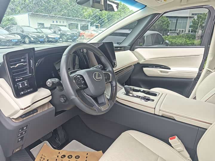 Lexus LM, 2025 — фото 7 из 7